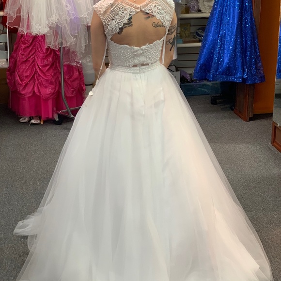 Wedding or Prom Dress - Picture 3 of 3